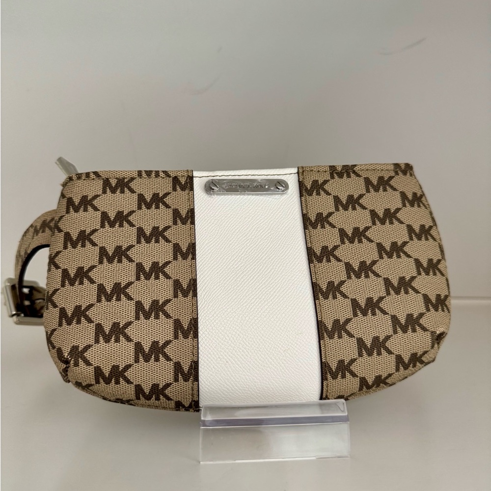 Michael Kors Tan and White Signature Belt Bag. Brand New with Orig Plastic L/XL